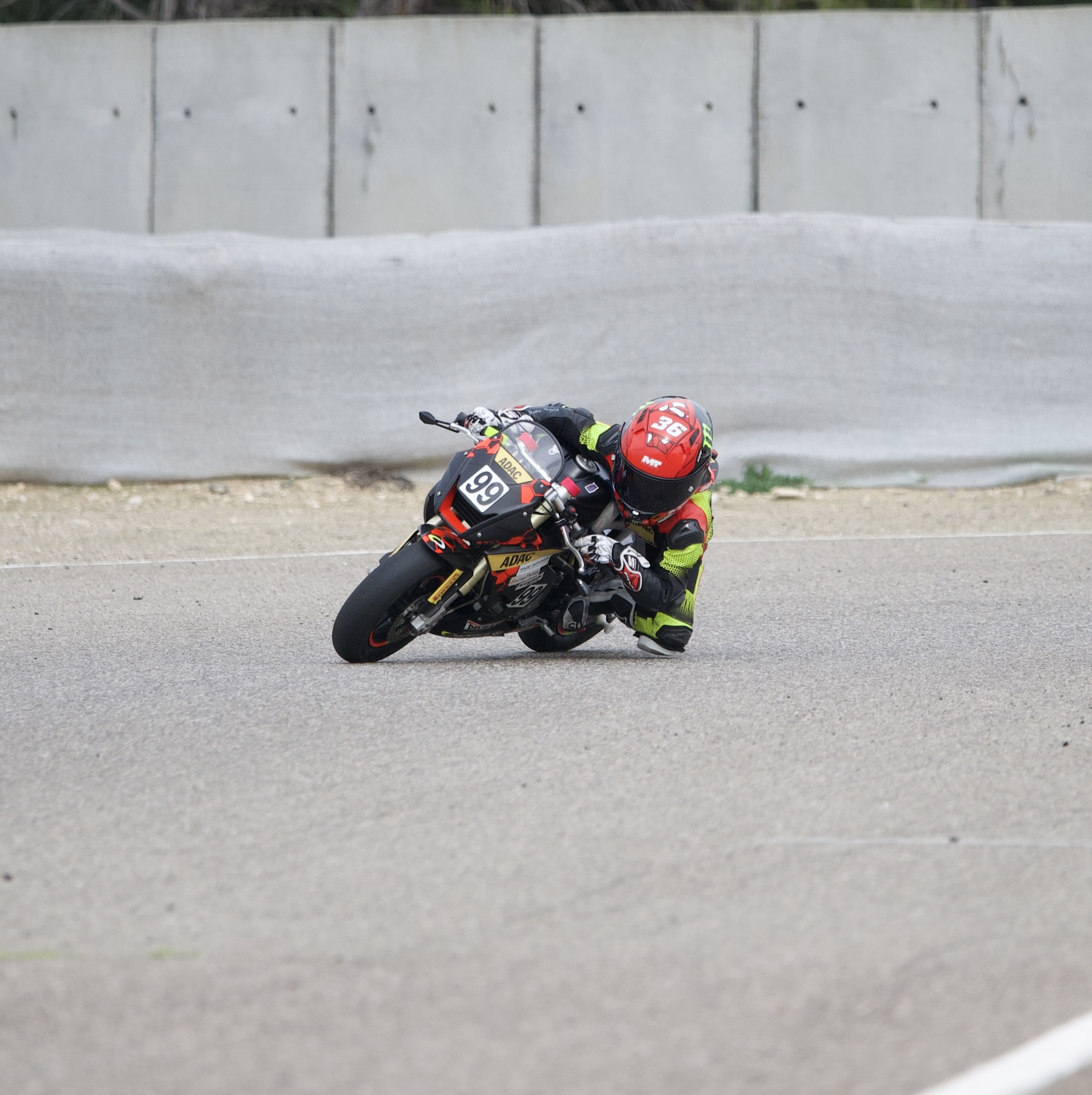 Hans Ingold mit 4 Jahren auf dem Pocketbike